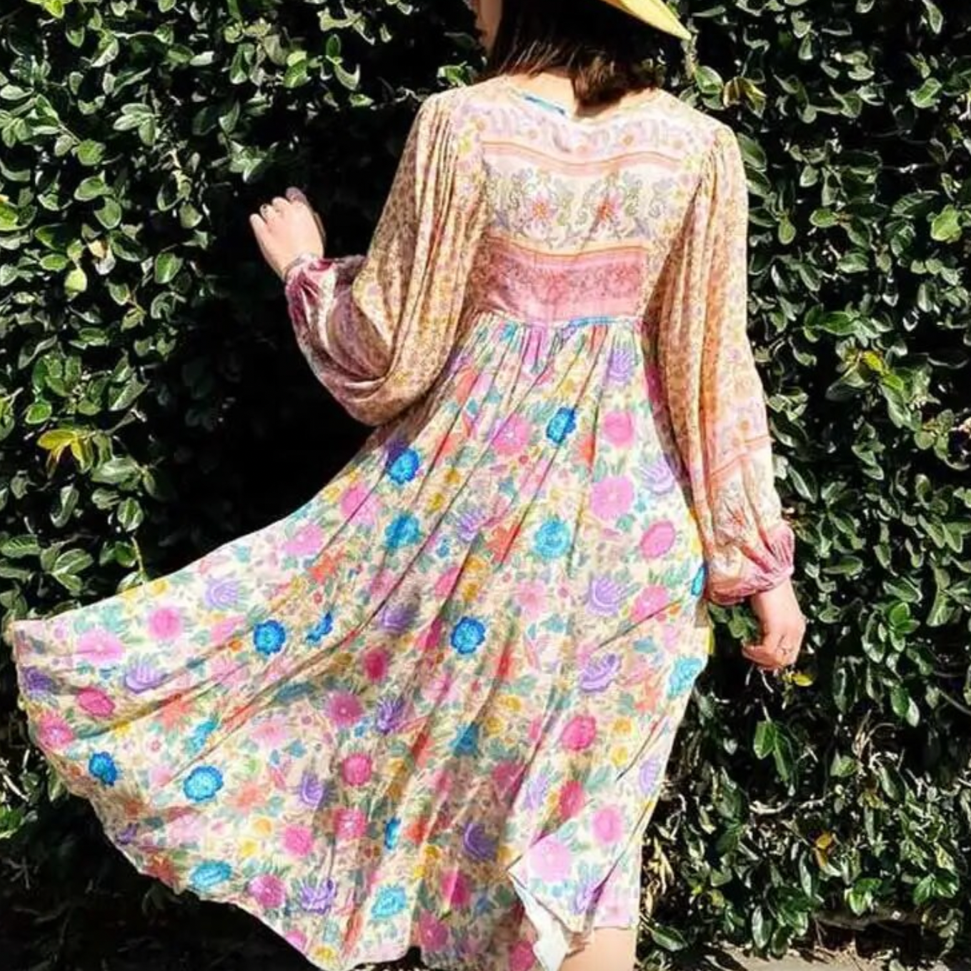 Achieve effortless style in Robe Danilla: the perfect blend of casual boho and floral chic. Adorned with gorgeous blooms, this dress is for the unapologetically independent female who wants to make a statement of her own. Crafted from premium materials with a unique silhouette, this dress creates an unforgettable look.