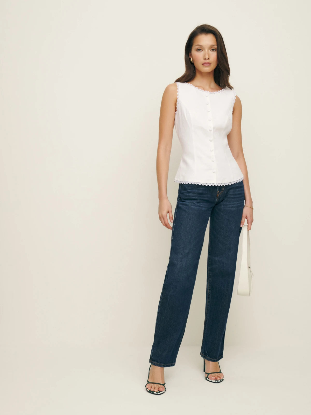 Elevate your wardrobe with the Amela Linen Top. Exuding quality and luxury, this top is designed to complement your figure with its fitted silhouette. While customers rave about its oversized look, we recommend sizing down for a perfect fit. Perfect for a sophisticated and exclusive look.