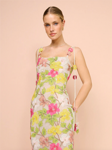 Indulge in luxury with our Robe Rachel Gilbert, designed for the sophisticated woman. Featuring a beautiful floral print, delicate spaghetti straps, and a bodycon silhouette, this midi dress is perfect for summer events and prom. The contrasting colors and elegant backless design make it a must-have for your wardrobe.