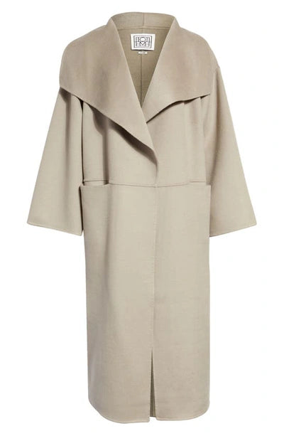 Indulge in luxury with the Signature Wool Cashmere Coat from TOTEME. Expertly crafted from a blend of responsibly sourced wool and cashmere, this coat offers unparalleled softness and warmth. The hand-stitched double fabric layers create a truly unique and exclusive piece that will elevate your winter wardrobe.