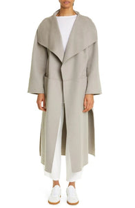 Indulge in luxury with the Signature Wool Cashmere Coat from TOTEME. Expertly crafted from a blend of responsibly sourced wool and cashmere, this coat offers unparalleled softness and warmth. The hand-stitched double fabric layers create a truly unique and exclusive piece that will elevate your winter wardrobe.