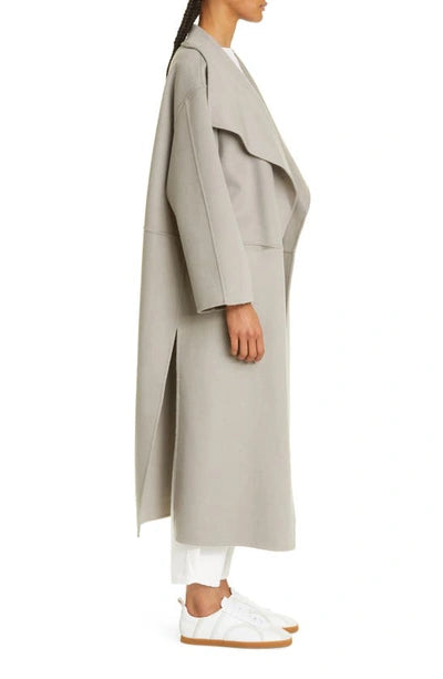 Indulge in luxury with the Signature Wool Cashmere Coat from TOTEME. Expertly crafted from a blend of responsibly sourced wool and cashmere, this coat offers unparalleled softness and warmth. The hand-stitched double fabric layers create a truly unique and exclusive piece that will elevate your winter wardrobe.