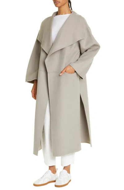 Indulge in luxury with the Signature Wool Cashmere Coat from TOTEME. Expertly crafted from a blend of responsibly sourced wool and cashmere, this coat offers unparalleled softness and warmth. The hand-stitched double fabric layers create a truly unique and exclusive piece that will elevate your winter wardrobe.