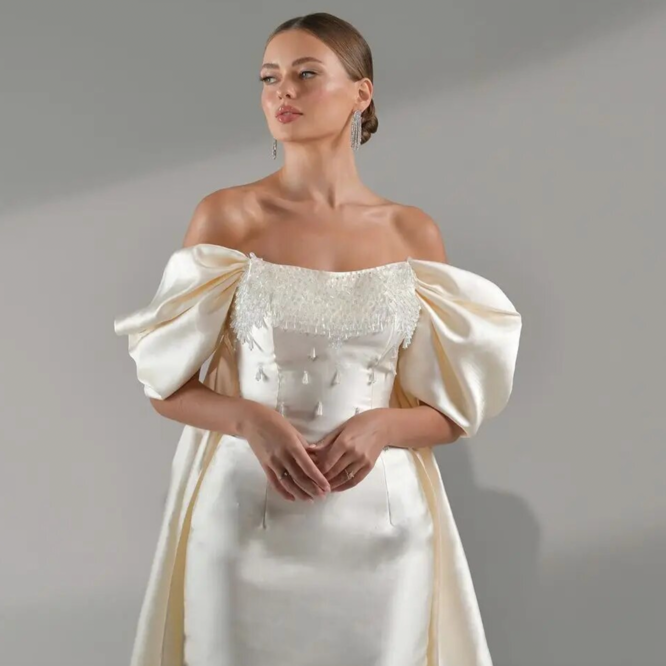 Robe Milagros is perfect for any special occasion. The exquisite off-the-shoulder sheath design features sequin fold detailing, made from luxurious satin fabric for added comfort. Look like a celebrity at your next evening or cocktail event.