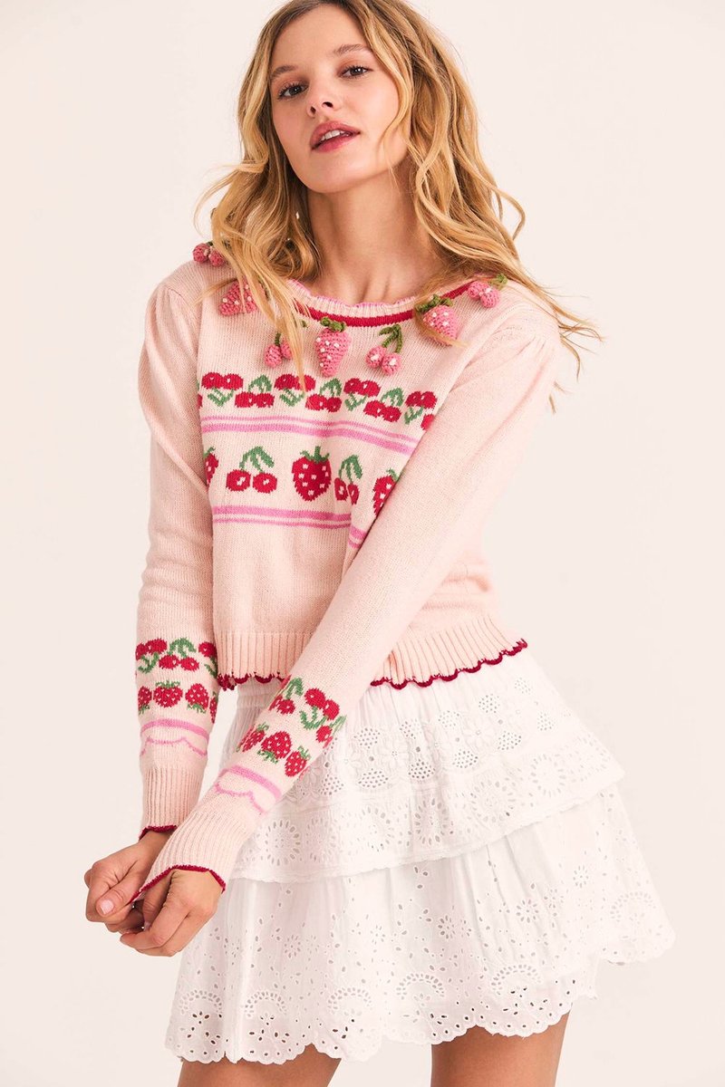 The Renton Sweater is a pearl blush-colored must-have for any wardrobe. Its subtle ribbed scoop neck and ribbed cuffs add a touch of elegance, while the hand-crocheted strawberries and cherry intarsia motif showcase expert craftsmanship. The relaxed, cropped fit and long puffed sleeves offer both comfort and style. Perfect for any occasion.