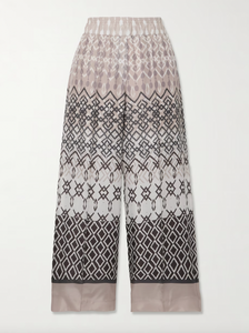 Expertly crafted by Brunello Cucinelli, these wide-leg pants are made from luxurious pure silk-voile for ultimate comfort. The elasticated waistband and neutral geometric pattern make them perfect for any vacation ensemble. Enjoy a stylish and comfortable look with these printed pants.