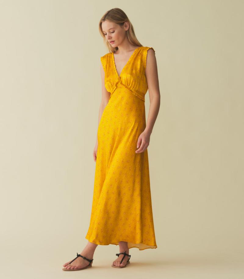 Indulge in luxury with the Tahlia Dress. Made from stunning silk-satin, this ‘30s-inspired dress exudes elegance with its plunging V-neckline, surplice back, and delicate ruffle trim. The adjustable back waist tie ensures a perfect fit, while the snap closure adds a touch of versatility. Perfect for any occasion.