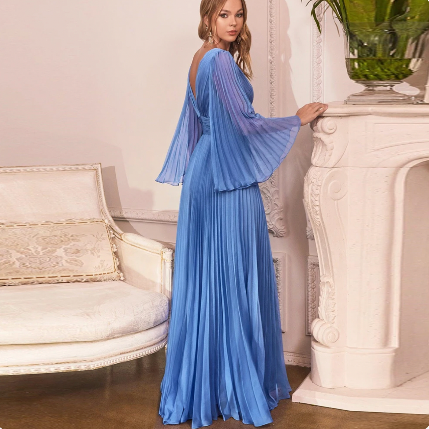 Unlock your inner style with the Robe Erine evening dress. Featuring a classic V-neck, long sleeves, and a sweeping floor-length silhouette, this dress gives you a look that is both elegant and daring. Dress to impress with the perfect combination of edginess and sophistication. Take the plunge and experience the power of a show-stopping look.