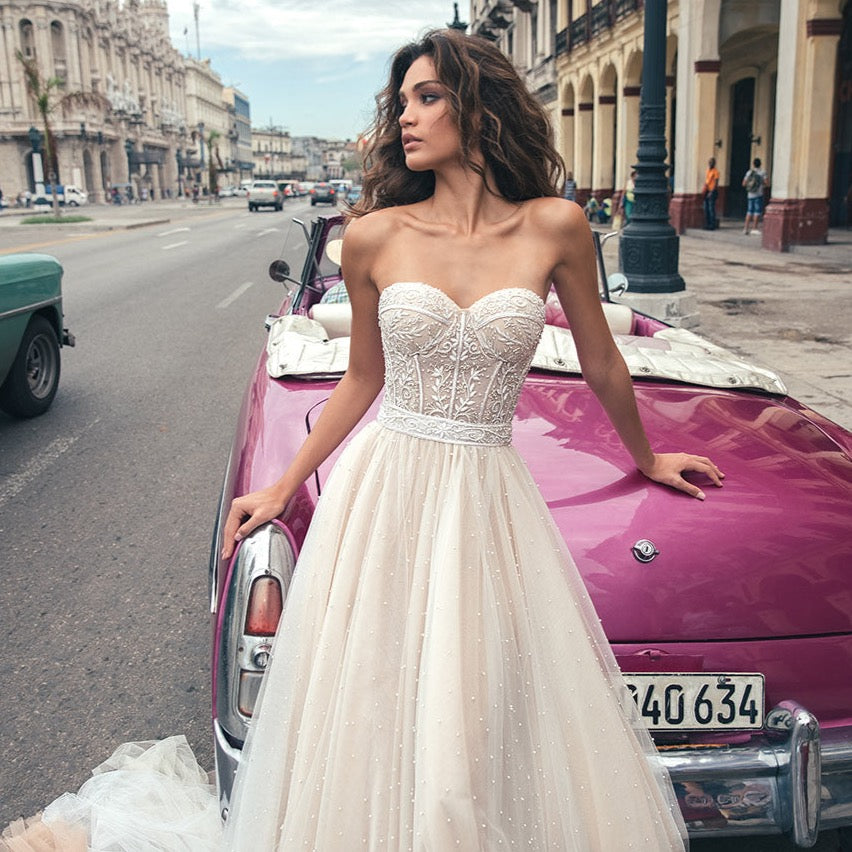 Introducing the Robe Cadence - a beautiful and formal wedding dress with intricate lace and beading details. The A-line neckline adds a touch of elegance, making it the perfect choice for any bride. Look stunning and feel comfortable on your special day.