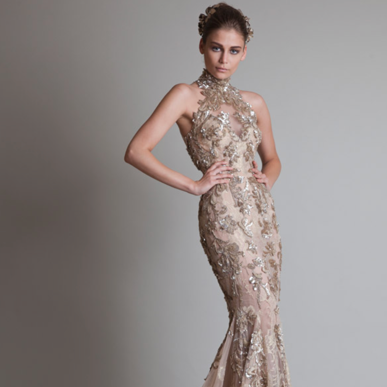 Robe Addison is a luxurious and exclusive gown, embellished with intricate golden details. This elegant robe exudes opulence and sophistication, making it the perfect statement piece for any special occasion. Elevate your style with this breathtakingly beautiful piece from our premium collection.