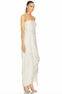 Unleash your daring side with the Caravaggio Dress by STAUD. This luxurious maxi dress, made from a silk wool blend, effortlessly combines sophistication with structural support thanks to its built-in corset. Perfect for any adventure, this dress allows you to embrace the challenge while standing out in style.