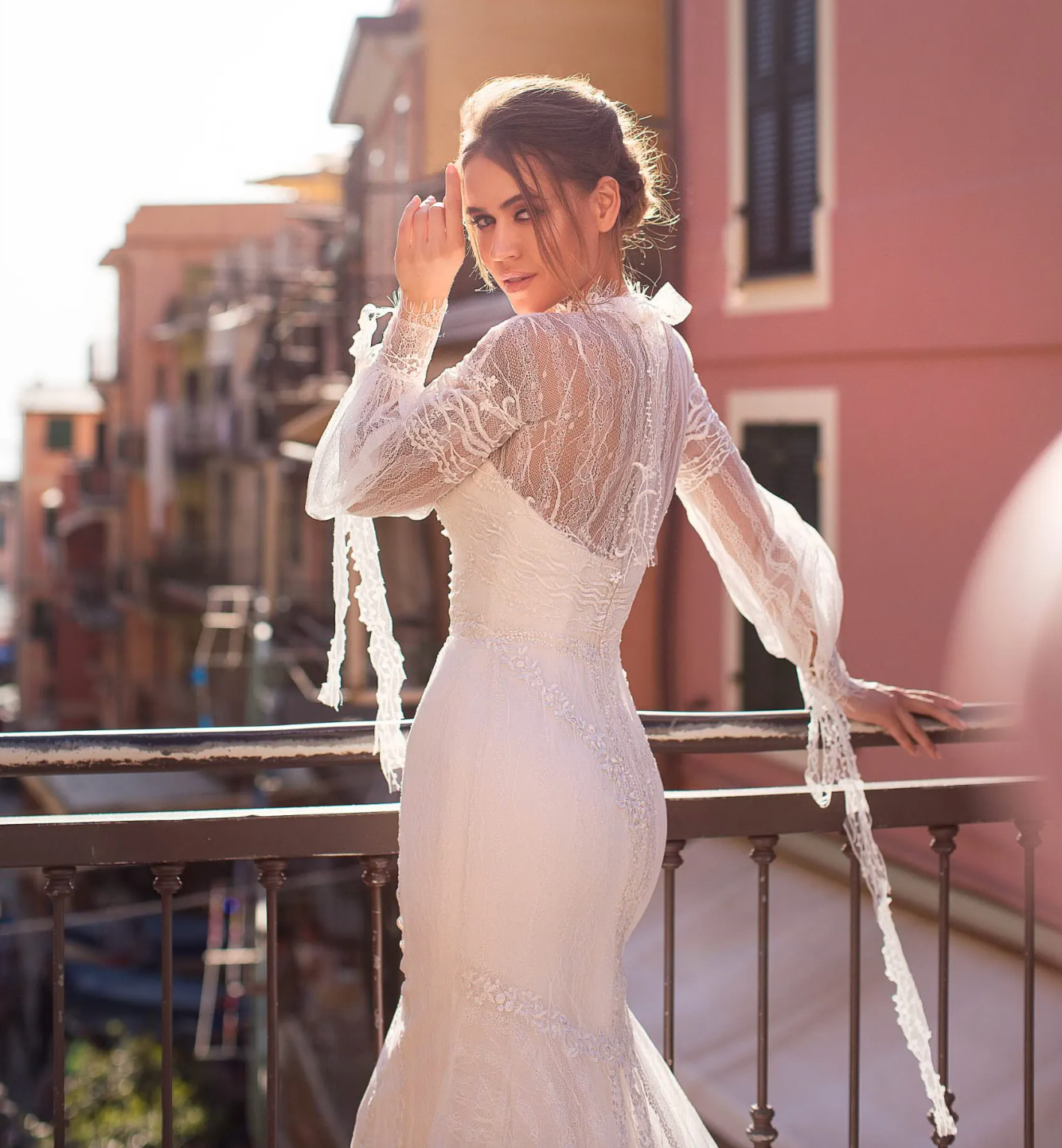 Your perfect bridal gown is Robe Yasmine. With enchanting ruffles and ready-to-bloom details, you'll feel confident and beautiful on your special day. Feel "the one" gown that captures your individuality.