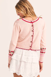 The Renton Sweater is a pearl blush-colored must-have for any wardrobe. Its subtle ribbed scoop neck and ribbed cuffs add a touch of elegance, while the hand-crocheted strawberries and cherry intarsia motif showcase expert craftsmanship. The relaxed, cropped fit and long puffed sleeves offer both comfort and style. Perfect for any occasion.