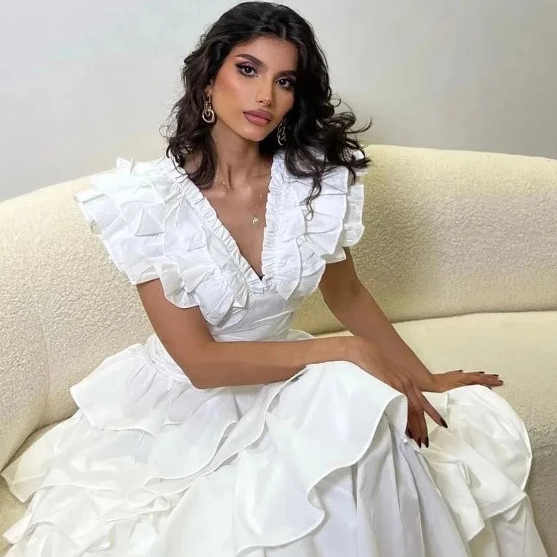 This elegant vintage dress features a simple yet sophisticated ruffle A-line design with a V-neckline and ankle-length cut. It can be fully customized to fit the occasion and is perfect for formal events or evening parties. Make a statement and stand out in this beautiful prom dress.