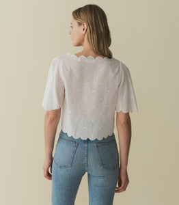 The Kacy Top by DOEN blends vintage charm with modern elegance. Crafted in 100% organic cotton voile, this blouse features charming cutouts, delicate bow embroidery, and breezy elbow-length sleeves. With scalloped details and delicate dot embroidery, this top is a playful yet sophisticated addition to your wardrobe.