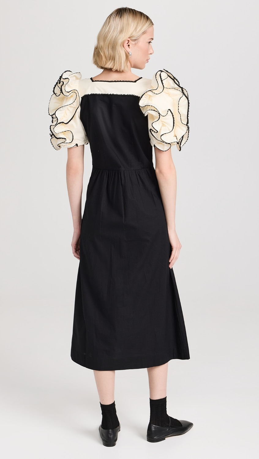 Indulge in luxury and sophistication with the Paloma Puff Sleeve Dress by SEA NY. The elegant A-line silhouette and midi length will flatter your figure while the contrasting yoke and dramatic puff sleeves add a touch of drama. Made with crisp cotton poplin, this dress fits snugly at the bust for a stylish and comfortable fit. Elevate your wardrobe with this must-have piece.