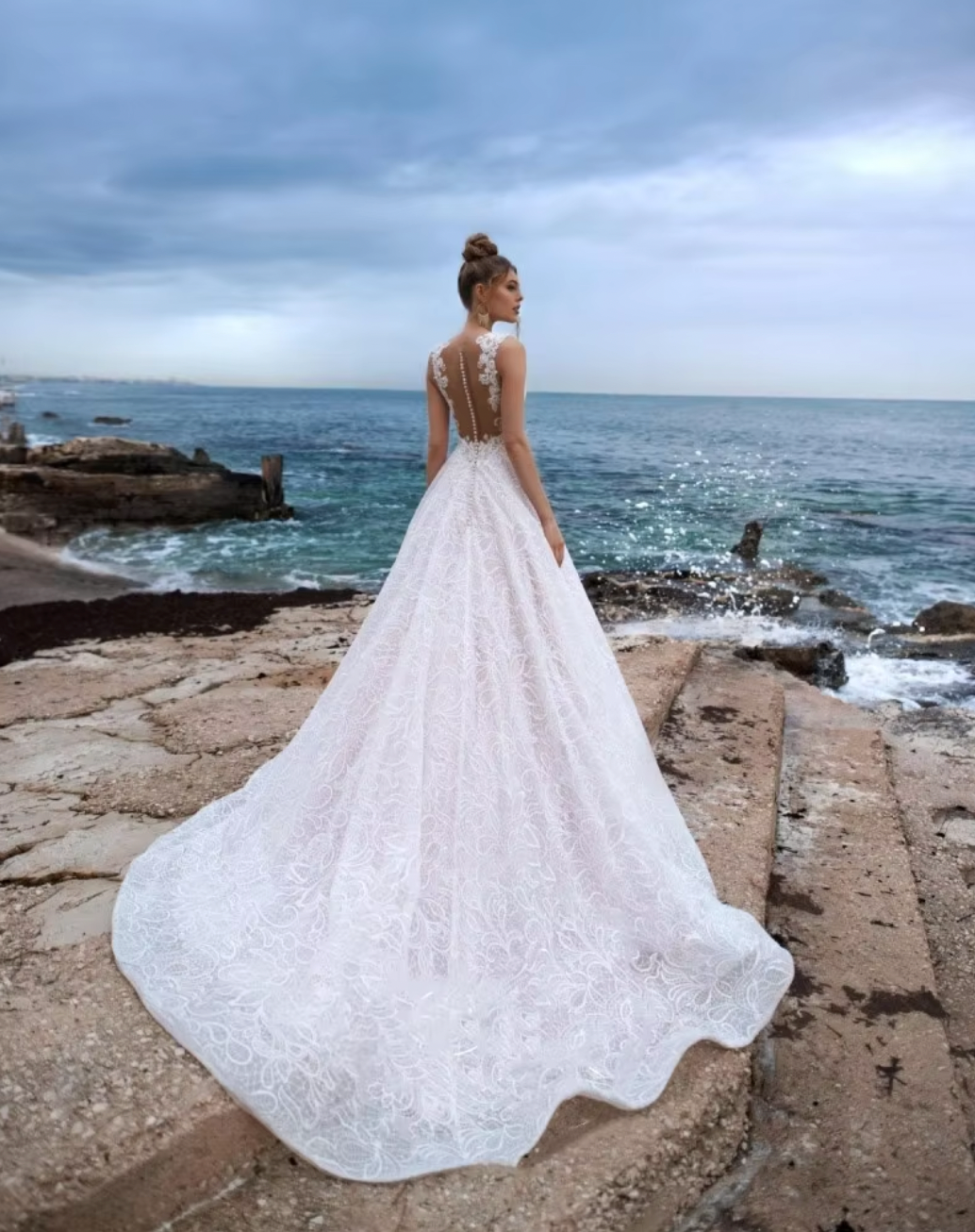 The Robe Danet is a stylish and sophisticated white bridal gown featuring a chic open back design. Its elegant and sexy appeal makes it the perfect choice for any bride on her special day. Crafted with precision, this gown is sure to make a lasting impression.