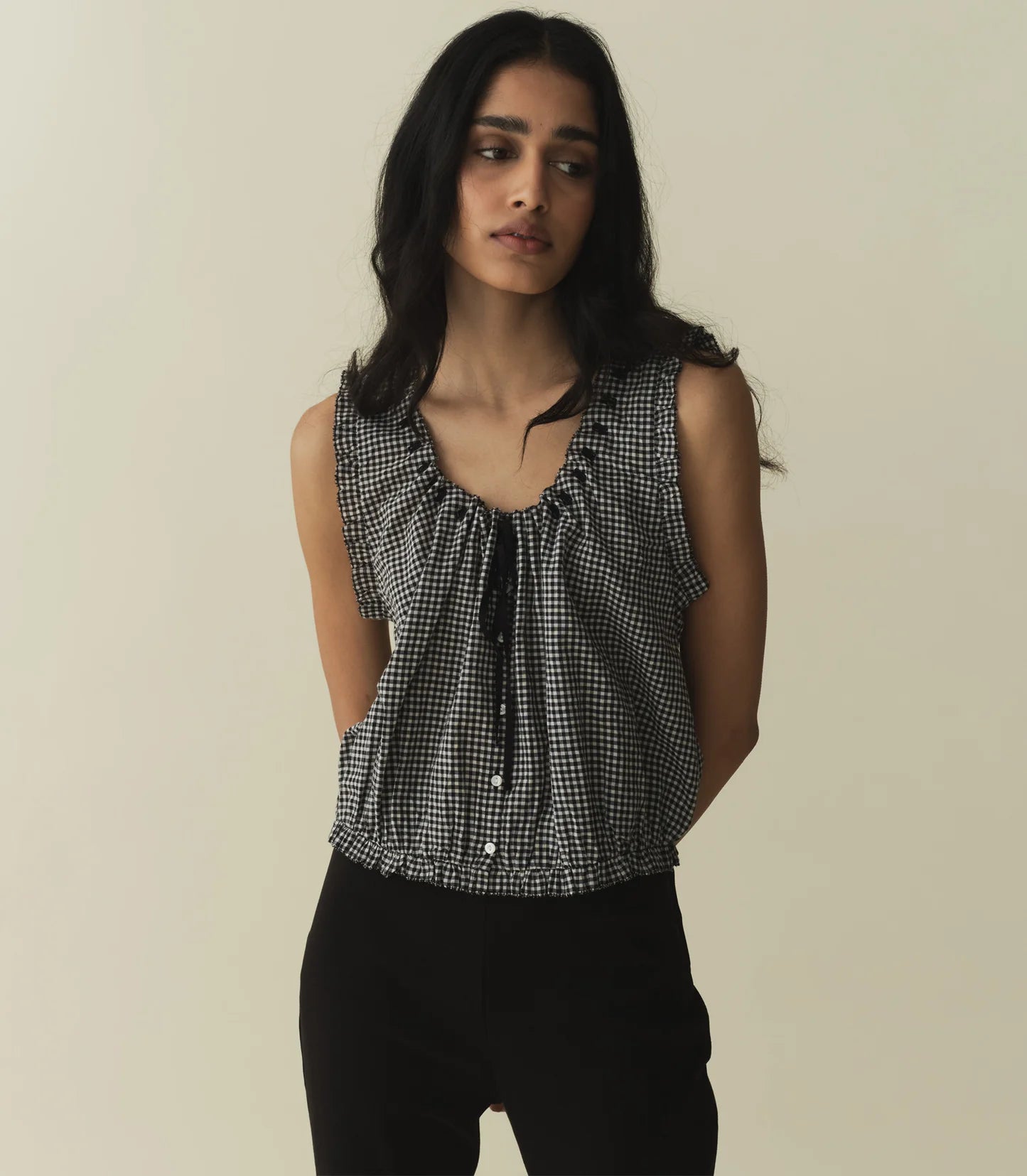 Indulge in luxury with the Traveler Top by Doen. Made from 100% organic cotton voile and featuring the iconic La Maddalena Gingham design, this top offers a timeless and sophisticated look. With a flattering cropped silhouette and elegant details such as petite ruffles and a grosgrain ribbon tie, this top is perfect for any stylish traveler. Mother-of-pearl buttons add a touch of elegance and refinement.