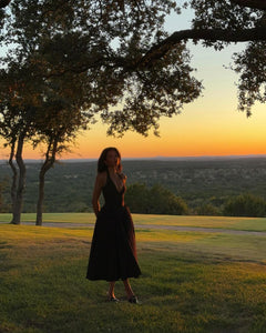 Indulge in old-Hollywood glamour with a modern twist in the Marilyn Midi Dress. Made from soft peached twill in classic black, this dress features tied halter straps, a plunging neckline, cinched waist, and a flattering silhouette. Channel your inner starlet and turn heads in this stunner!