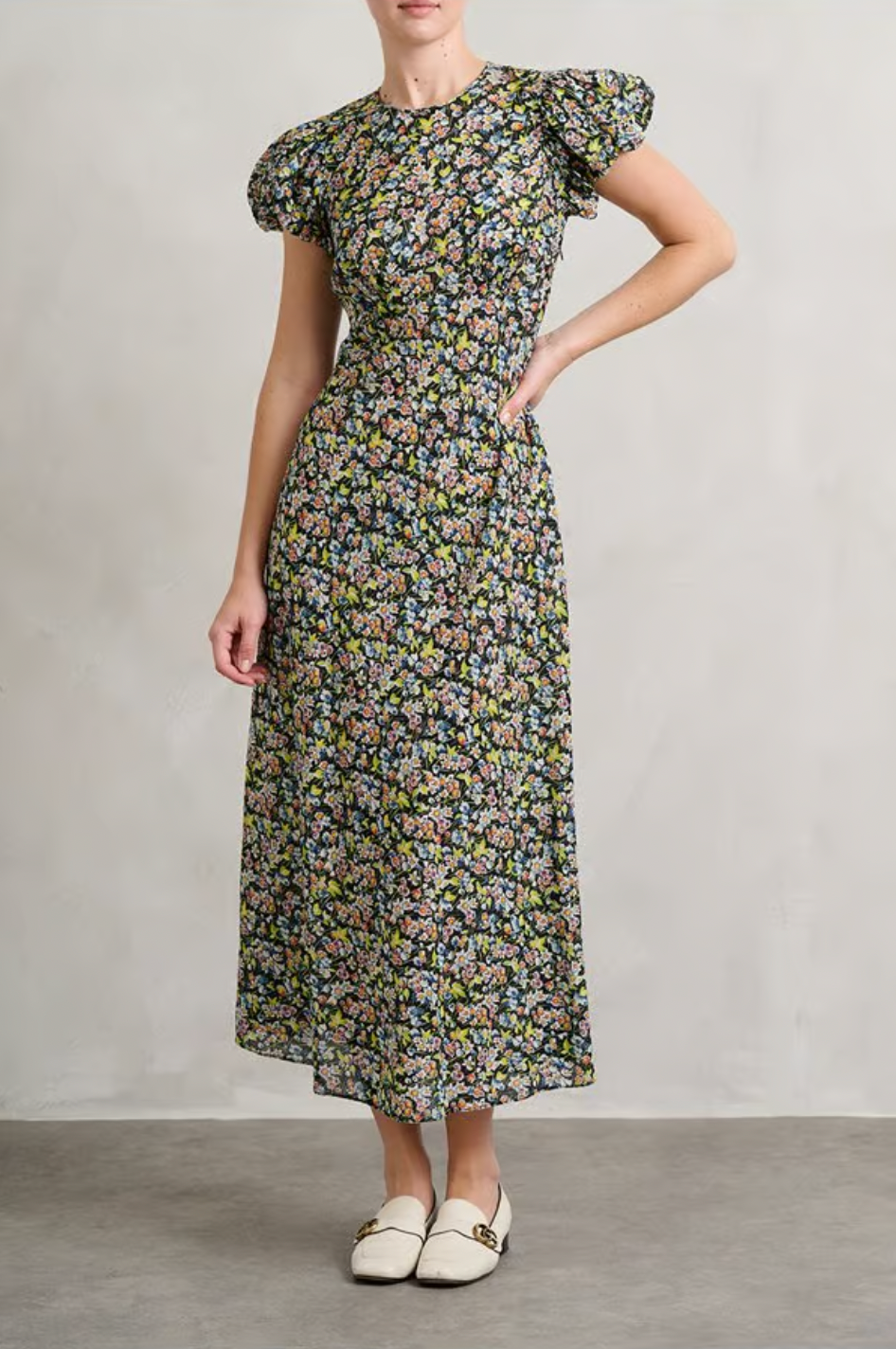 Indulge in effortless elegance with the DÔEN's ditsy floral dress. With delicate puffed sleeves and a flowy fit, this cotton silhouette falls just above the ankle for a chic and easy wear. Featuring a round neckline and tie detail at the back, it's perfect for any occasion - from chic ballet flats to stylish heels.