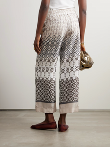 Expertly crafted by Brunello Cucinelli, these wide-leg pants are made from luxurious pure silk-voile for ultimate comfort. The elasticated waistband and neutral geometric pattern make them perfect for any vacation ensemble. Enjoy a stylish and comfortable look with these printed pants.