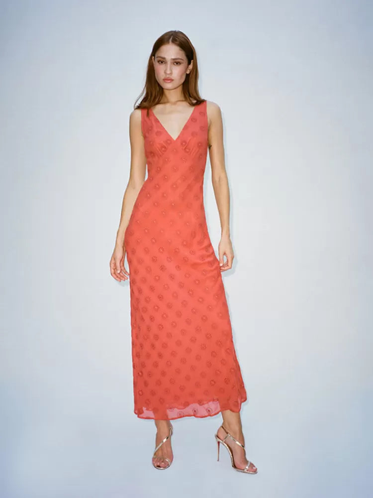 Inspired by a summer sunrise, The Freya Dress in Sunrise Broderie from Realisation Par is your must-have dress of the season. Its bias cut and ankle-grazing length will transport you to vacation mode, while the embroidered silk and adjustable waist tie add an elegant touch. Expertly crafted for all body types, this fully lined dress is perfect for any dreamy occasion. Embrace the luxury of comfort and style with The Freya Dress.