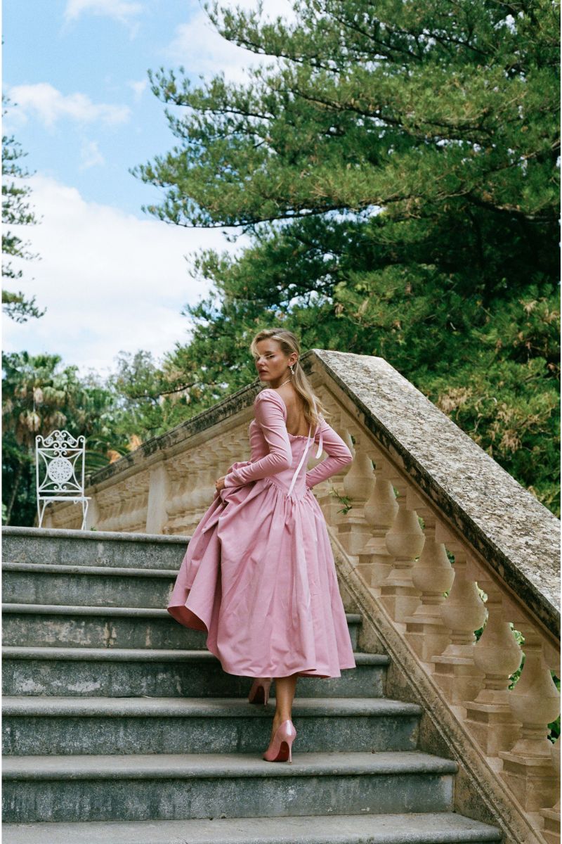 The Bernadette Midi Dress effortlessly combines sophistication and grace with its sweetheart neckline and oversized umbrella skirt. The neckline accentuates elegance, while the skirt adds movement, creating a captivating silhouette. Elevate your wardrobe with this elegant and exclusive piece.