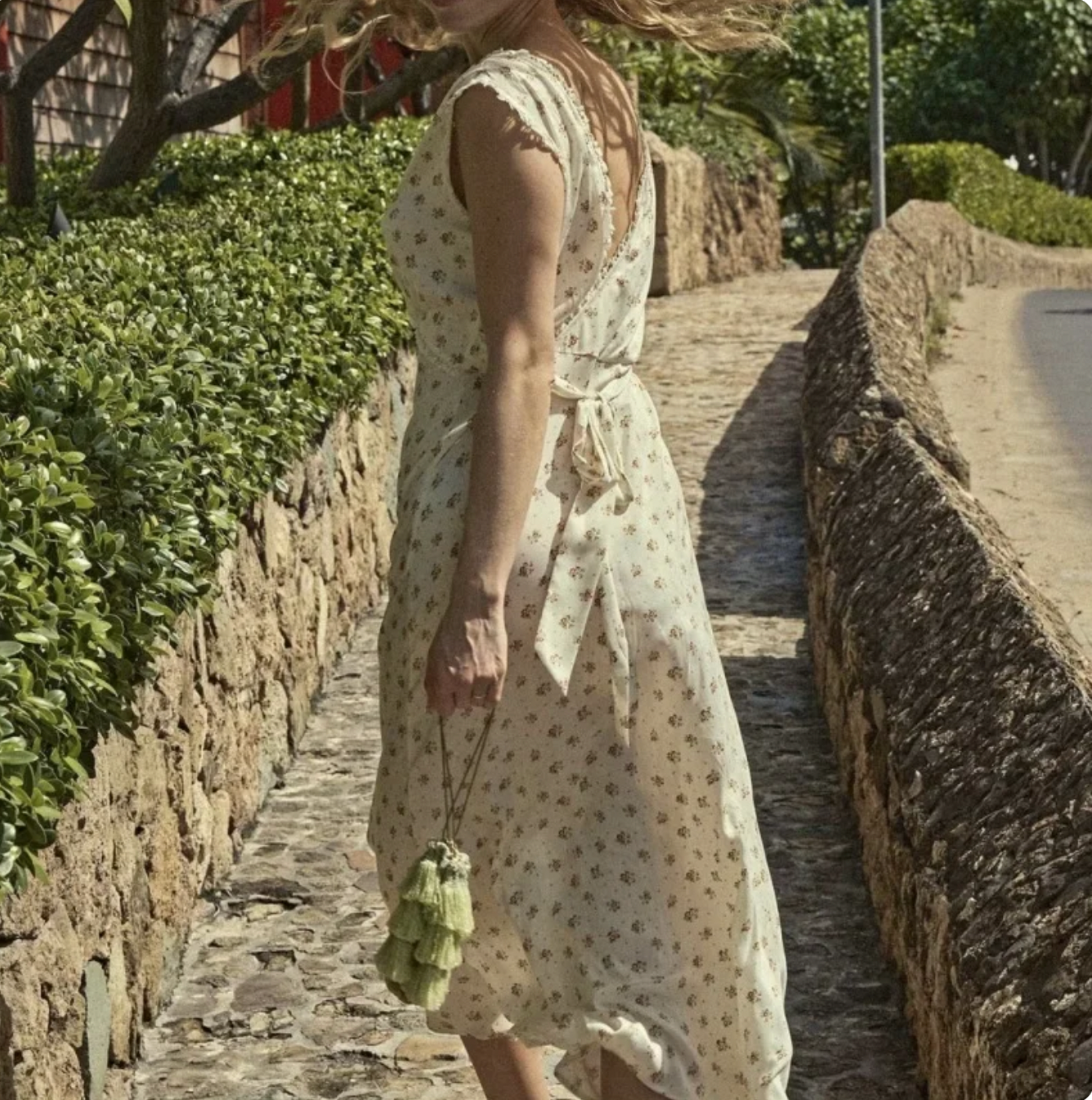 This French retro floral silk dress is the epitome of elegance and sophistication. Made from luxurious silk fabric and featuring a beautiful floral pattern, it is perfect for any special occasion. The timeless design and high-quality material ensure both comfort and style, making it a must-have in any fashion-forward woman's wardrobe.