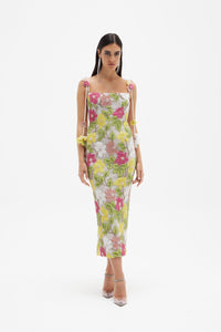 Indulge in luxury with our Robe Rachel Gilbert, designed for the sophisticated woman. Featuring a beautiful floral print, delicate spaghetti straps, and a bodycon silhouette, this midi dress is perfect for summer events and prom. The contrasting colors and elegant backless design make it a must-have for your wardrobe.