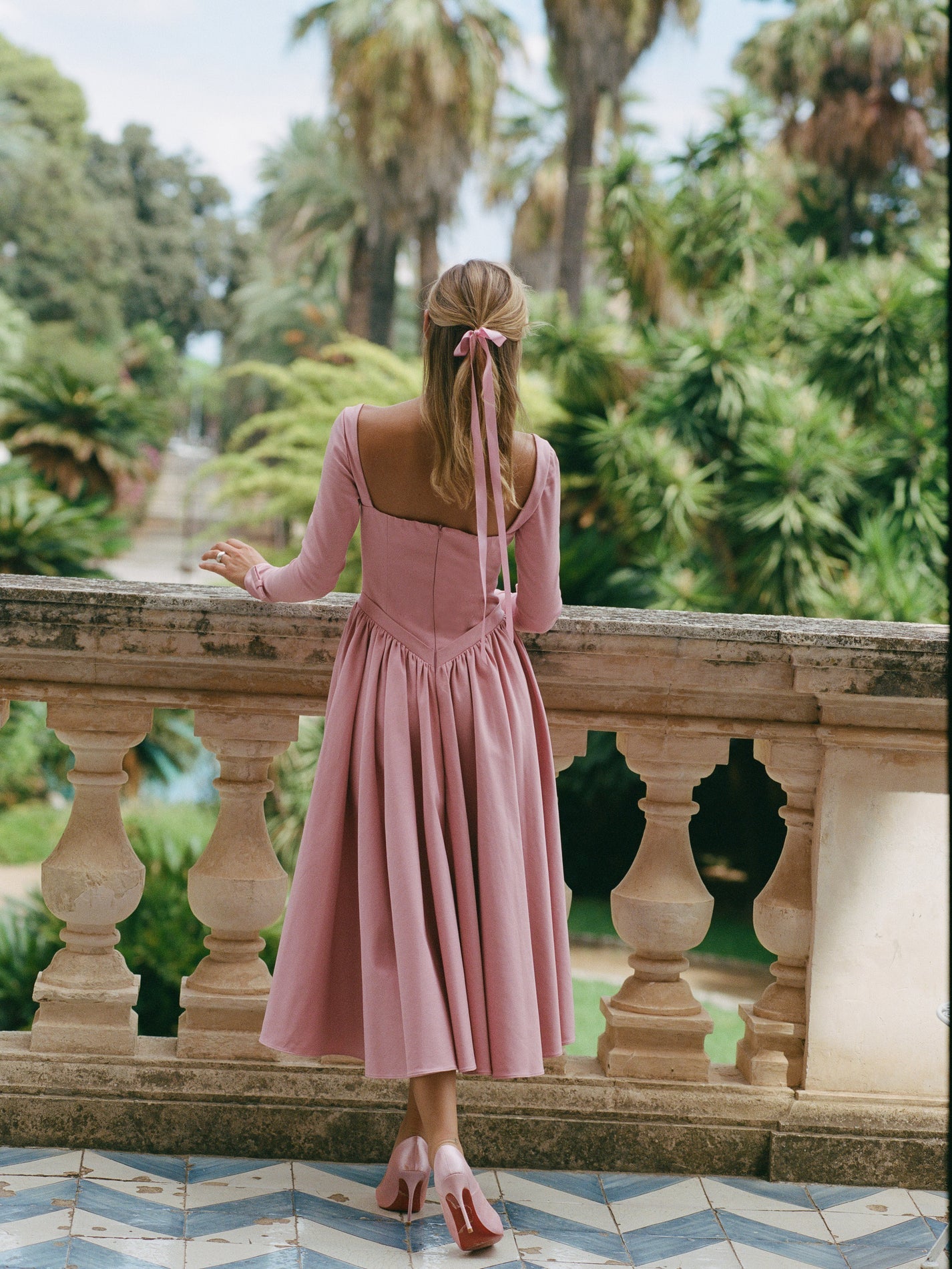 The Bernadette Midi Dress effortlessly combines sophistication and grace with its sweetheart neckline and oversized umbrella skirt. The neckline accentuates elegance, while the skirt adds movement, creating a captivating silhouette. Elevate your wardrobe with this elegant and exclusive piece.