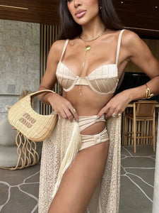 Get that beach-ready look with the Ensemble Amari, a 3-piece set featuring a stylish tassel skirt bikini for women. Perfect for lounging by the pool or strolling along the shore, this set offers a unique blend of comfort and fashion, making it a must-have for your summer wardrobe.