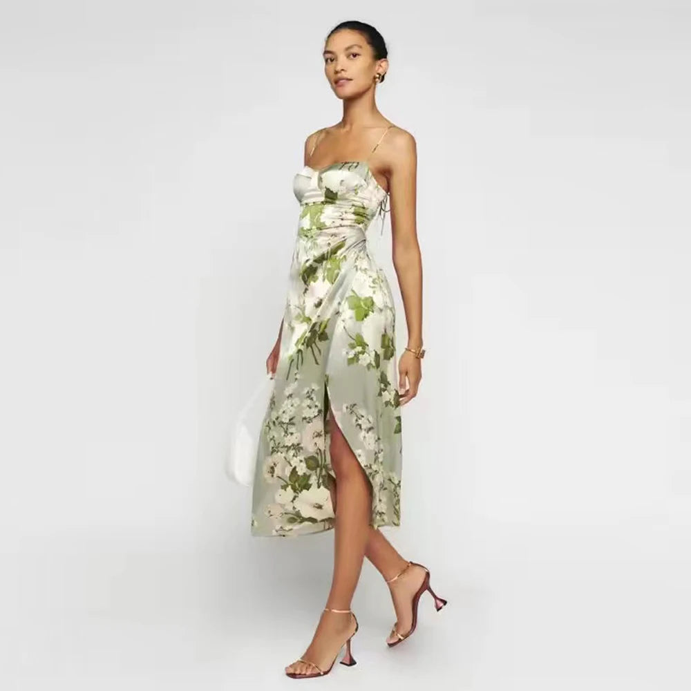 This elegant Marguerite Dress by Reformation boasts a vintage floral design and features satin frill sleeves, a sleeveless cut, and a lace-up ruffle hem. Perfect for any formal occasion, the dress exudes a timeless charm with its delicate details and high-quality fabric. Add a touch of sophistication to your wardrobe with this stunning dress.