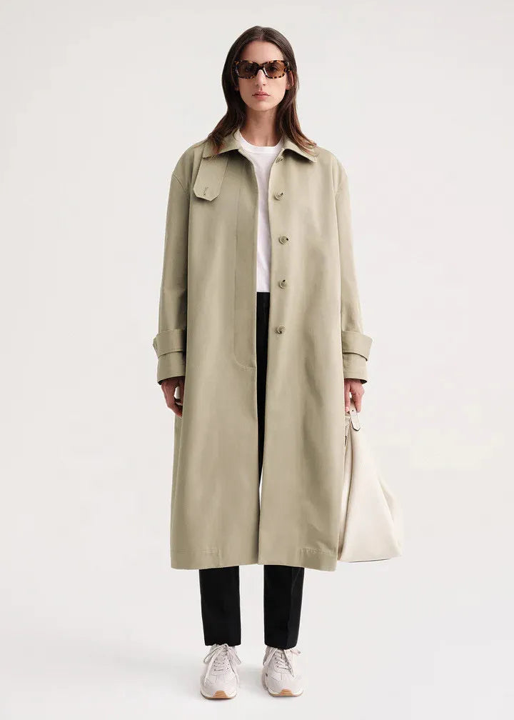 Elevate your outerwear with the TOTEME Signature trench khaki. Crafted from durable cotton, this long coat exudes a vintage classic vibe. With a stand collar and long version, stay warm and stylish in any weather. A must-have for fashion-forward individuals.