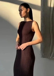 Get ready to turn heads this summer with the Tracie Cotton Rib Dress. Made with Italian artisan craftsmanship, this dress guarantees the highest quality and sustainability. The high waist design and solid color make it both elegant and comfortable, perfect for any occasion. Add this to your wardrobe for a touch of sophistication.