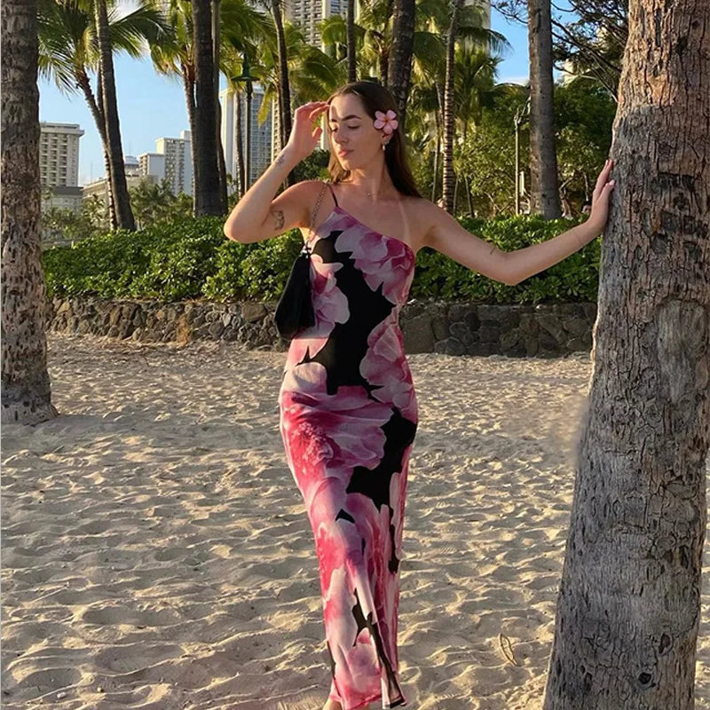 Add a touch of retro elegance to your party wardrobe with the Florinda Dress. The slim one shoulder design and sexy resort print will make you stand out, while the suspender dress adds a hint of playfulness. Perfect for any occasion, this dress is sure to be a hit.