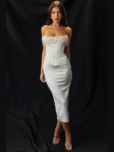 Introducing Dress Nalita, a fashion statement for the elegant and exclusive woman. This backless tassels dress features a strapless, sleeveless design that accentuates your slim figure. Stand out in any occasion and exude an air of sophistication and luxury. Elevate your wardrobe with Dress Nalita.