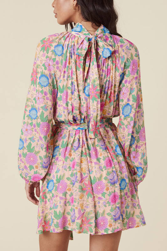 Be chic and cool in the Robe Mossy. This mid-length robe features a high neckline, lace-up closure, and long sleeves, crafted from a unique vintage inspired print for a timeless look. Complete with decorative tassels at the neckline, it's the perfect way to look fashionable and elegant.