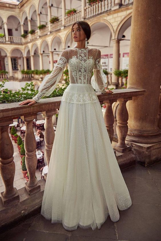 This elegant A-line wedding dress, the Robe Natalie, features intricate embroidery that adds a touch of sophistication to your special day. The A-line silhouette offers a flattering fit for all body types, while the delicate details create a timeless and elegant look. Make a statement on your wedding day with this beautifully designed dress.