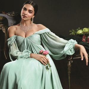 Experience royalty and elegance with our long, mint-colored Queen dress, perfect for any special occasion. Be the queen that you are in our exquisite Robe Reina, designed to make you feel confident, elegant, and graceful. Elevate your style with this one-of-a-kind piece.