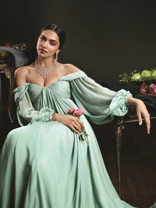 Experience royalty and elegance with our long, mint-colored Queen dress, perfect for any special occasion. Be the queen that you are in our exquisite Robe Reina, designed to make you feel confident, elegant, and graceful. Elevate your style with this one-of-a-kind piece.