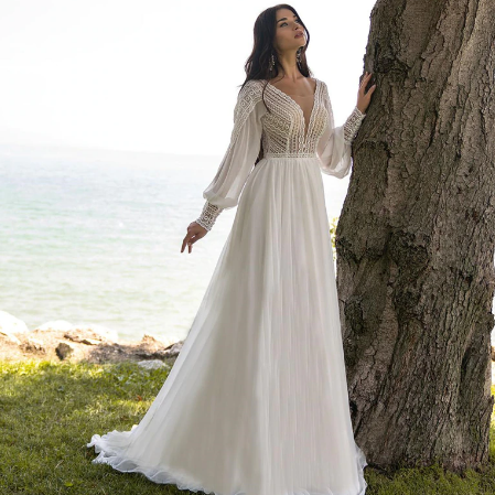 The Robe Axelia is a perfect choice for a wedding dress, offering both elegance and simplicity. This free-flowing, lightweight robe will make any bride feel beautiful and comfortable on her special day. Expertly crafted with a focus on quality and design, it is a must-have for any stylish bride.