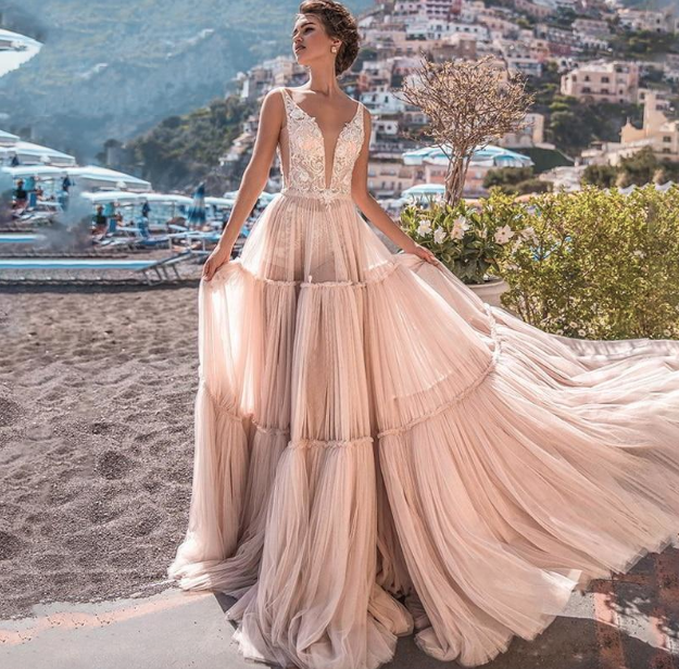 Feel like the belle of the ball in our Robe Lorelei. This elegant cocktail prom dress exudes chic style, making you the center of attention at any event. With its flattering fit and stunning design, you'll feel confident and glamorous all night long. Elevate your style with Robe Lorelei.