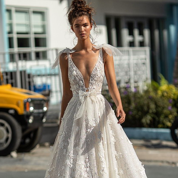 This gorgeous ivory gown is sure to make a statement on your special day. The delicate lace details add a touch of elegance, while the chic design ensures you'll stand out in the best way possible. Complete your bridal look with the stunning Robe Fransheska!