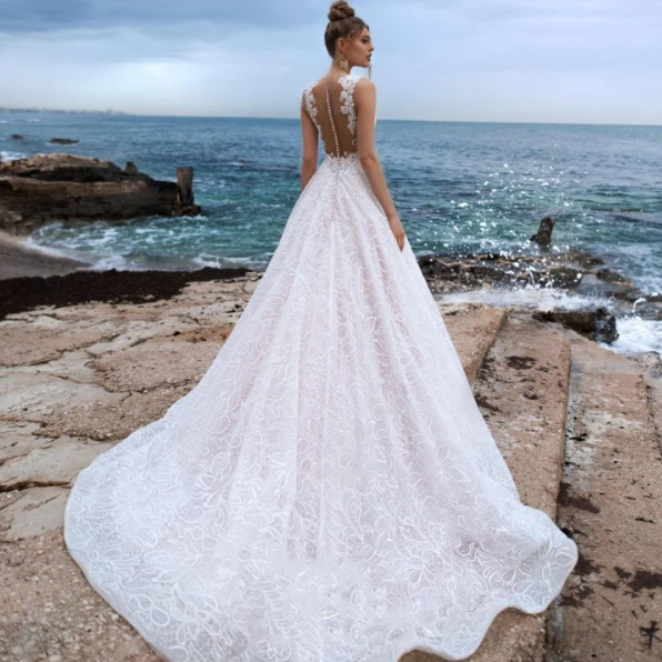 The Robe Danet is a stylish and sophisticated white bridal gown featuring a chic open back design. Its elegant and sexy appeal makes it the perfect choice for any bride on her special day. Crafted with precision, this gown is sure to make a lasting impression.