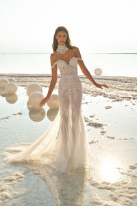 Effortlessly glide down the aisle in our stunning Robe Fearne. This elegant mermaid bridal gown is the epitome of luxury, complete with sparkling details for a chic and unique touch. Embrace your inner goddess and feel sexy and dreamy on your special day with this one-of-a-kind wedding dress.