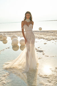 Effortlessly glide down the aisle in our stunning Robe Fearne. This elegant mermaid bridal gown is the epitome of luxury, complete with sparkling details for a chic and unique touch. Embrace your inner goddess and feel sexy and dreamy on your special day with this one-of-a-kind wedding dress.