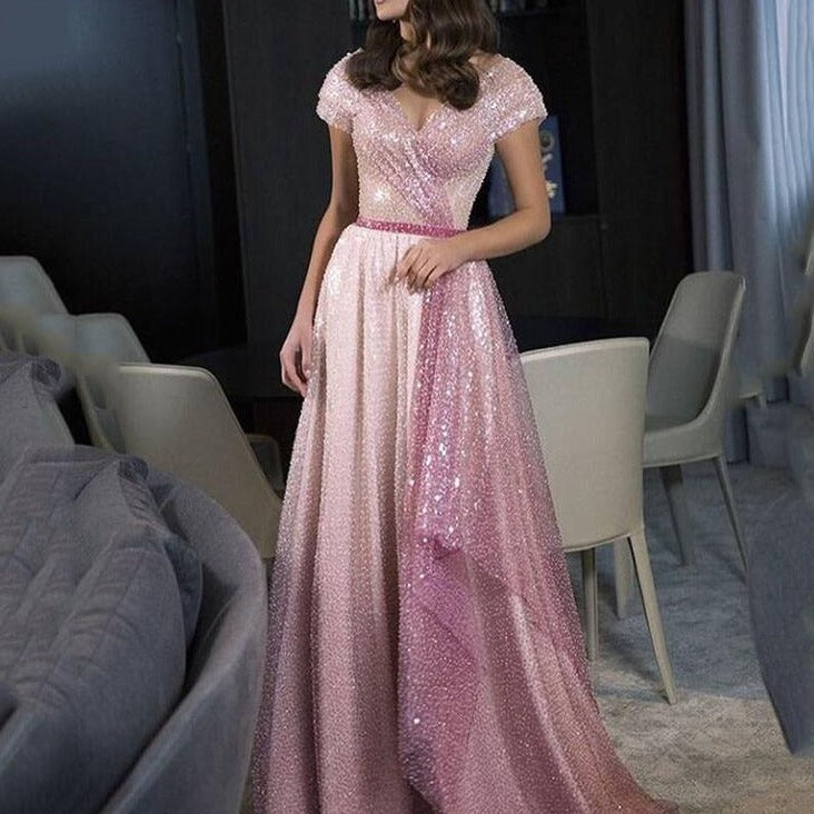 Indulge in luxury with the Robe Marion, a bridal sparkling prom dress designed to make you feel chic and sensual. This evening gown in an elegant shade of pink exudes exclusivity, perfect for special occasions. Be the center of attention and make a statement with this stunning piece.