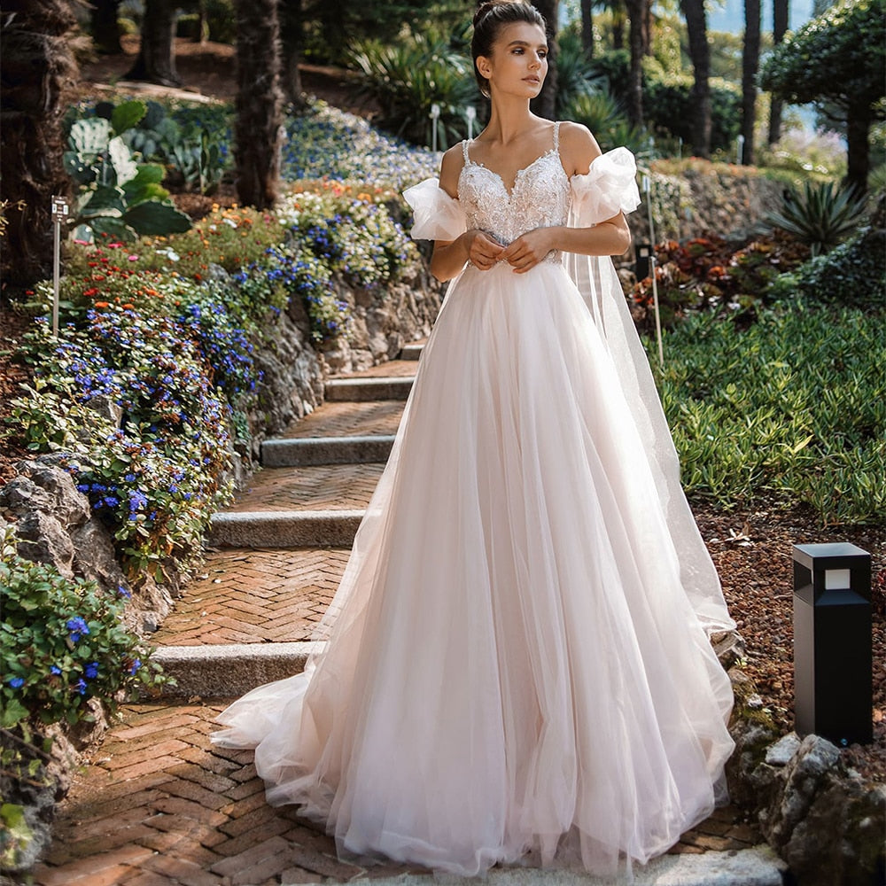 Introducing the Robe Larelie - a bridal gown designed for timeless elegance. With beautiful puff sleeves, this gown exudes sophistication and grace. Perfect for your special day, this gown will make you feel like a true bride. Embrace the classic look and feel confident walking down the aisle in the Robe Larelie.