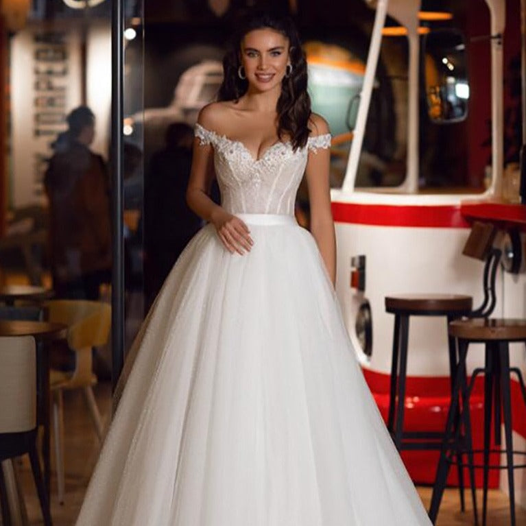 Experience effortless elegance in the Robe Tamie bridal gown. This exquisite a-line dress is ethereally beautiful and perfect for any bride looking for a classic look with a touch of modernity. Featuring a timeless silhouette and delicate detailing, this gown will make any bride feel elegant and radiant on her special day.