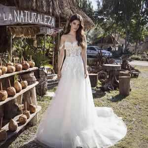 For the bride who desires to make a luxurious statement on her special day, the Robe Obelia is the perfect choice. Delicate, sparkling appliqués adorn this timeless A-line silhouette to create a look that is both elegant and opulent. Make a stunning entrance with the Robe Obelia.